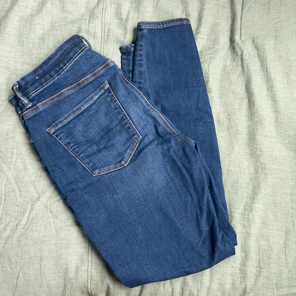 Dark-wash American eagle Jeans